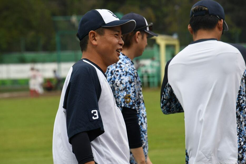 神宮外苑で行われた全体練習に合流したヤクルト・山崎晃大朗