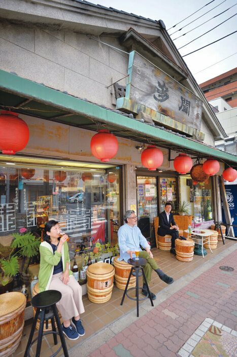 『田口屋』酒樽がいい雰囲気