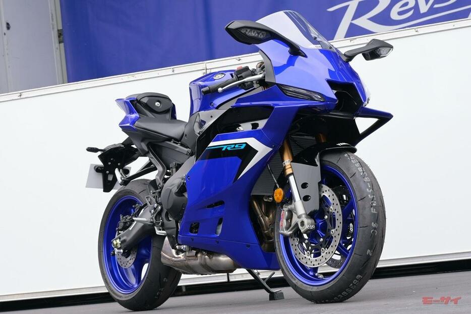 ヤマハの新型スーパースポーツ「YZF-R9」。日本では2025年春以降に発売予定とアナウンスされている