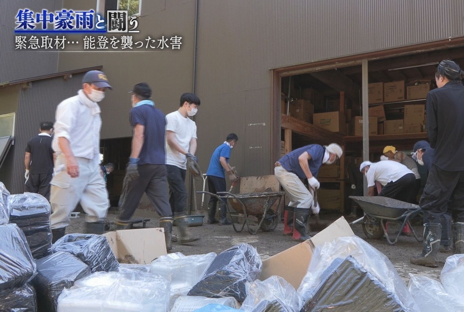 豪雨で被災した包装資材店「三辻商店」倉庫