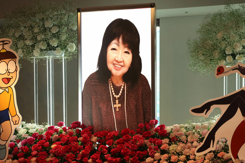 小原乃梨子さんの遺影（カメラ・松下　大樹）