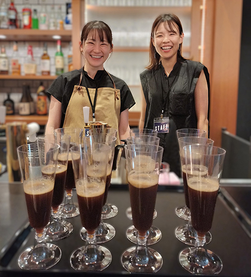 インスタントコーヒー レシピコンテスト優勝者のレシピ再現の様子