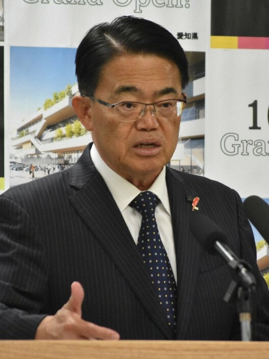 愛知県の投票率の低さについて「残念だ」と述べる大村秀章知事＝愛知県庁で2024年10月29日午前10時47分、荒川基従撮影