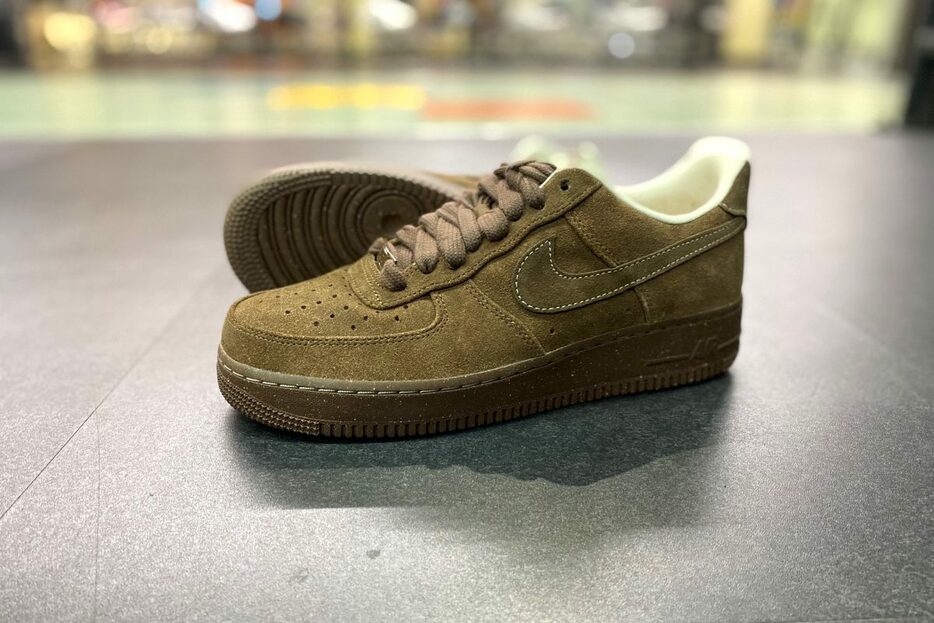 ナイキ／AIR FORCE 1'07 CACAO WOWを試し履き