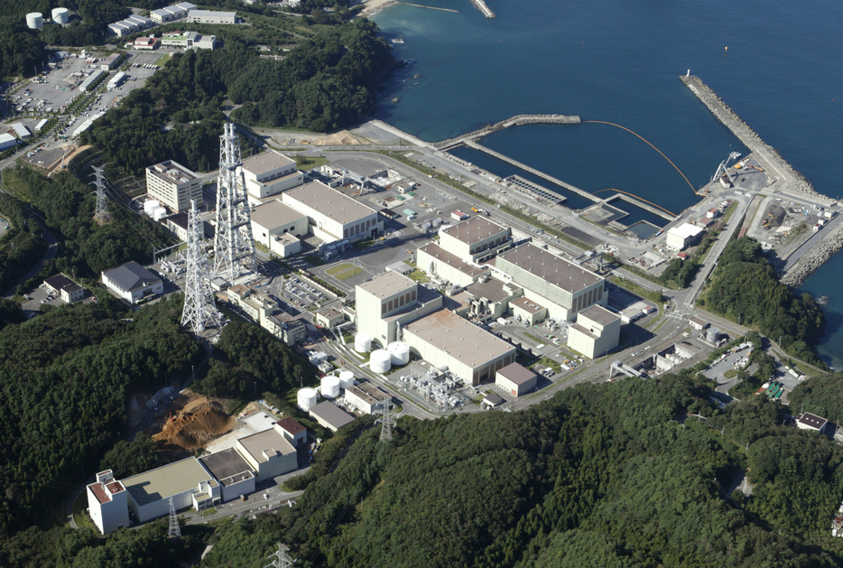 　１０月２５日、東北電力は宮城県の女川原子力発電所２号機を２９日に再稼働する予定を公表した。写真は女川原発。２０１１年９月撮影（２０２４　ロイター／Issei Kato）