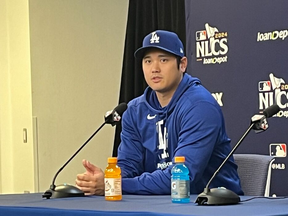 会見に臨むドジャースの大谷翔平選手