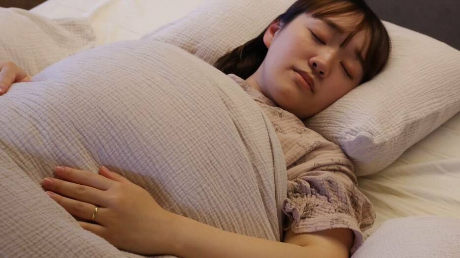 〈ぐっすり眠る〉寝る前にひとつだけするなら…→シンプルだけど効果的。おすすめの安眠ポーズ