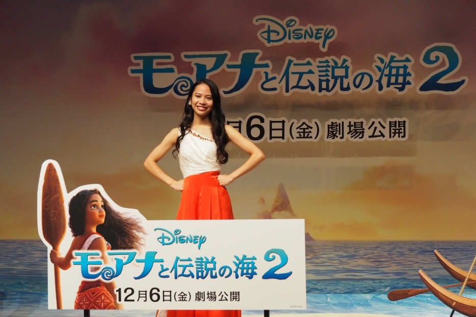 『モアナと伝説の海２』の「ビヨンド ～越えてゆこう～」お披露目イベントに、モアナ役を務める屋比久知奈が登場！