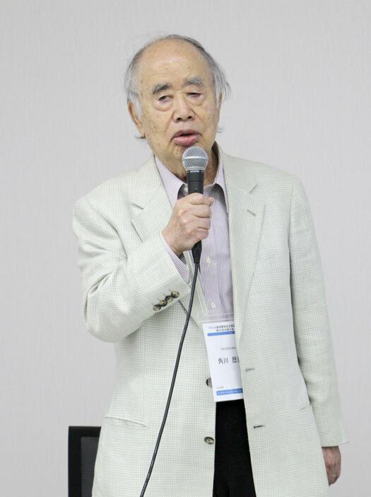 マスコミ倫理懇談会の分科会で発言するKADOKAWAの角川歴彦前会長＝3日午後、宇都宮市