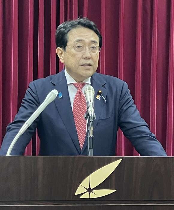 赤沢亮正経済再生担当相（根本和哉撮影）