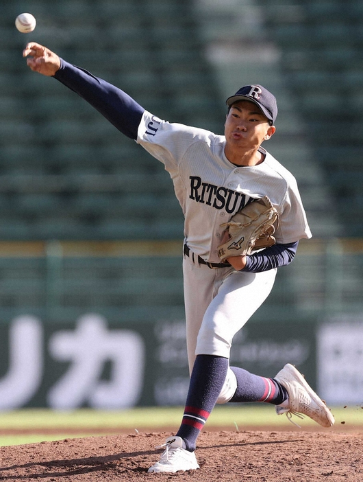 高校野球秋季近畿大会＜市和歌山・三田学園＞力投する立命館宇治・道勇（撮影・北條　貴史）