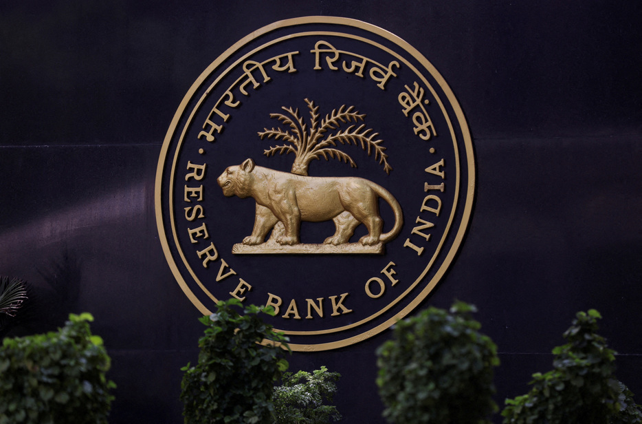 インド準備銀行（中央銀行、ＲＢＩ）は９日、主要政策金利のレポレートを６．５０％に据え置いた。写真は中銀本店で２０２３年４月に撮影（２０２４年　ロイター／Francis Mascarenhas）