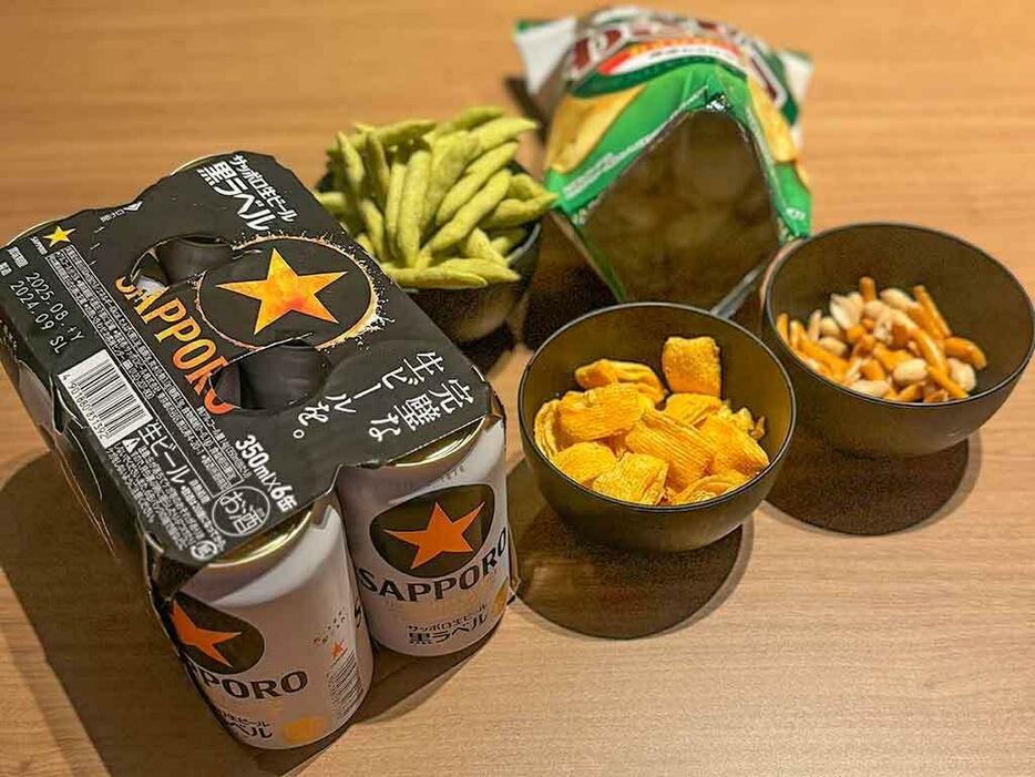 夜ごと“部屋飲み”のおともで楽しんでいる日本のスナック菓子【写真提供：ケイト】