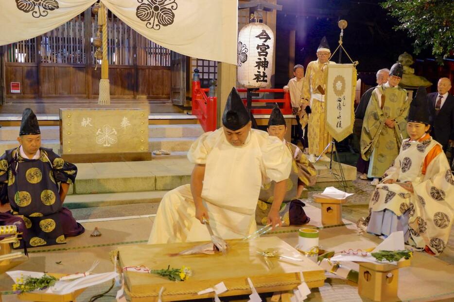 包丁式を行う岸本隆志さん