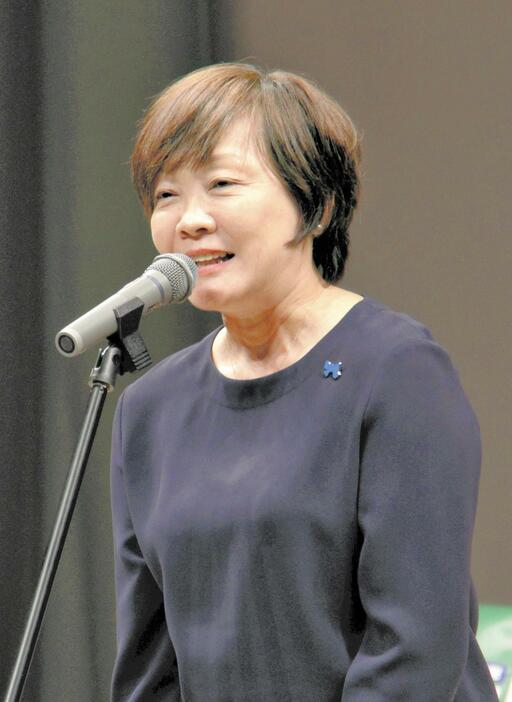 演説をする安倍昭恵さん