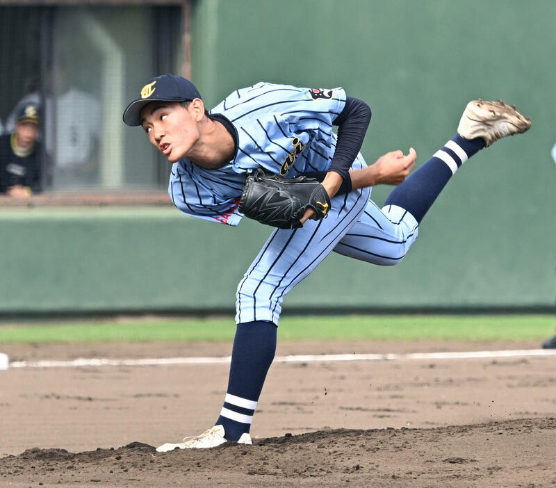 山梨学院対東海大相模　山梨学院戦に先発した東海大相模・福田拓翔（撮影・千葉一成）