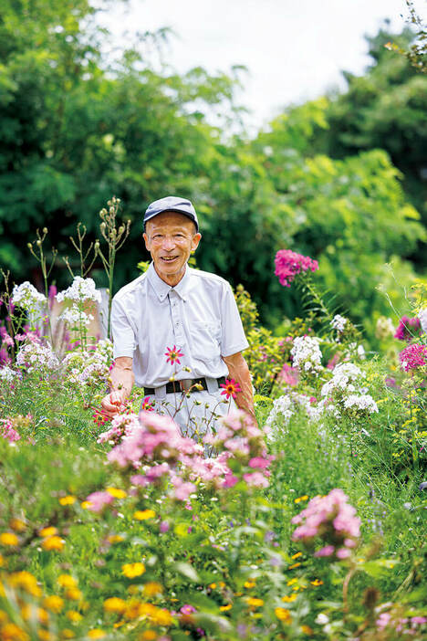 山梨県にある小黒 晃さんのご自宅のお庭にて。（撮影／田中雅也）