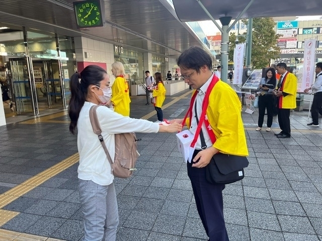 和歌山駅での街頭募金活動