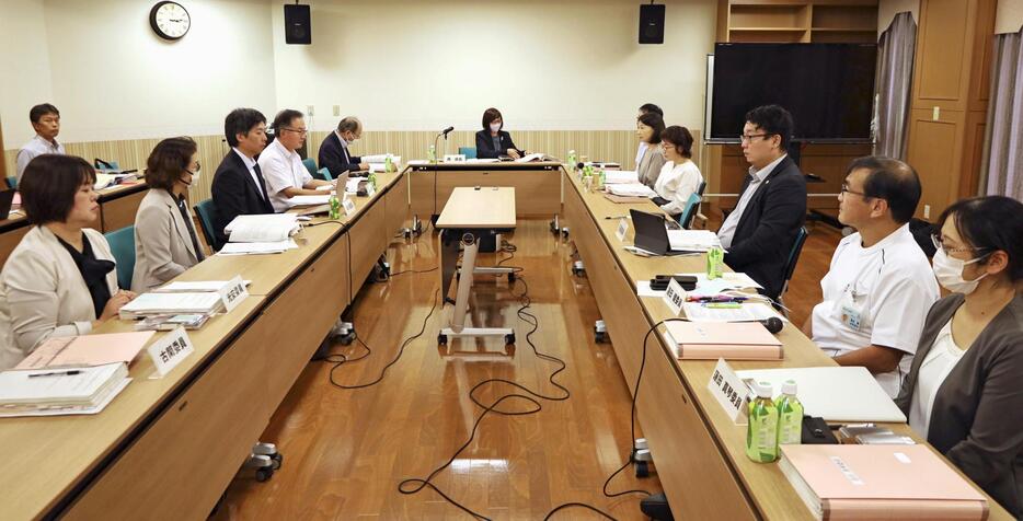 熊本市の慈恵病院で開かれた、生まれた子が自身の出自を知る権利の保障に関する検討会＝6日午後