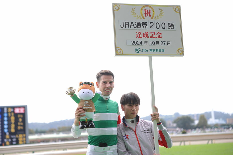 JRA通算200勝を達成したC.デムーロ騎手