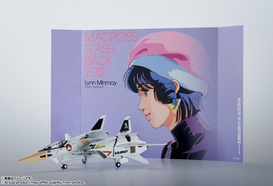 「超時空要塞マクロス Flash Back 2012」に登場するVF-4 ライトニングIIIのフィギュア（c）1987 BIGWEST