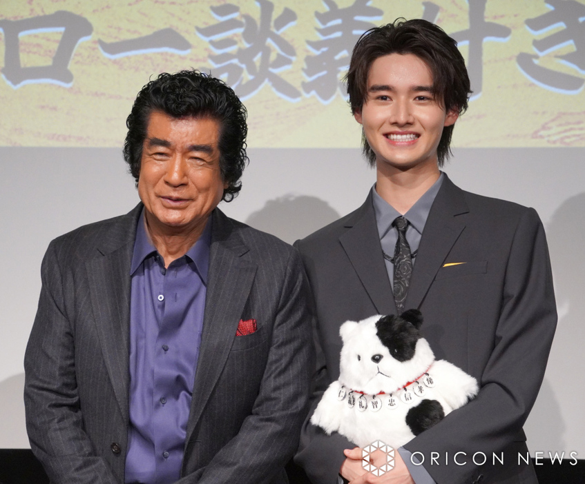 父は「大型犬みたい」と明かした藤岡真威人（右） （C）ORICON NewS inc.