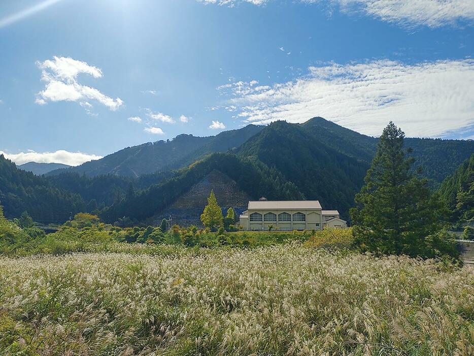 会場の旧花園中学校