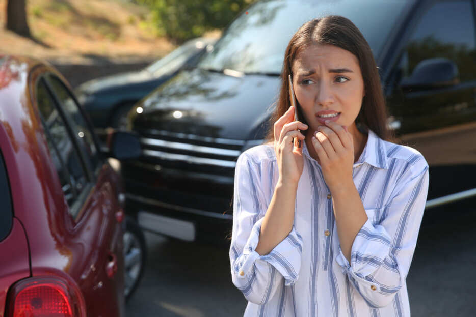 レンタカーを運転中に「当て逃げ」された！ レンタカー会社から「7万円」請求されたのですが、支払いは必要ですか？“自動車保険”に入っていなかったのでしょうか…？