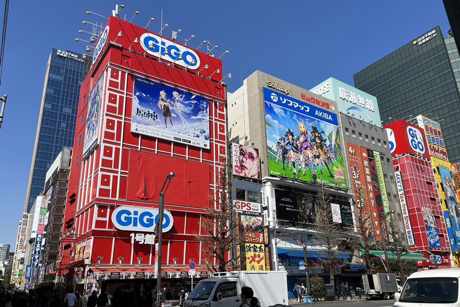 GENDAが展開するアミューズメント施設、GiGOの秋葉原1号館。GiGOは、「Get into the Gaming Oasis＝ゲームのオアシスに飛び込め！」の頭文字からくる。（C）GENDA