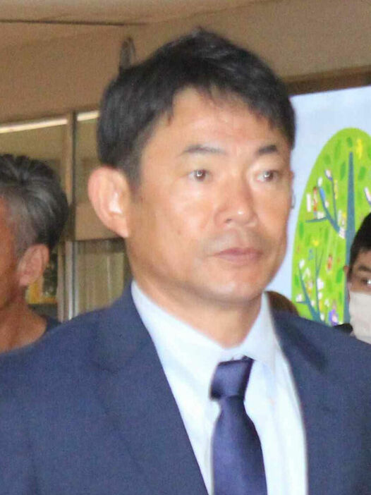 秋季キャンプに向け宮崎入りした西武・仁志敏久野手チーフ兼打撃コーチ（カメラ・大中彩未）