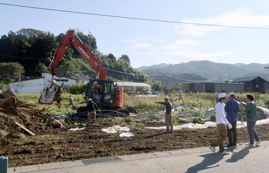 石川県輪島市杉平町で始まった、記録的豪雨の被災者向け仮設住宅の建設作業＝18日午前