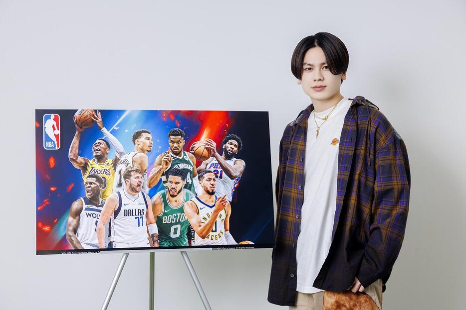 WOWOWの「BE:FIRST MANATO 初登場！NBA2024-25 シーズン開幕直前 SP！」に出演した「BE:FIRST」のMANATOさん＝WOWOW提供