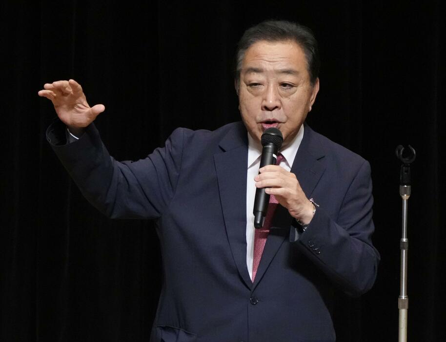 新潟県上越市での個人演説会で発言する立憲民主党の野田代表＝16日午前