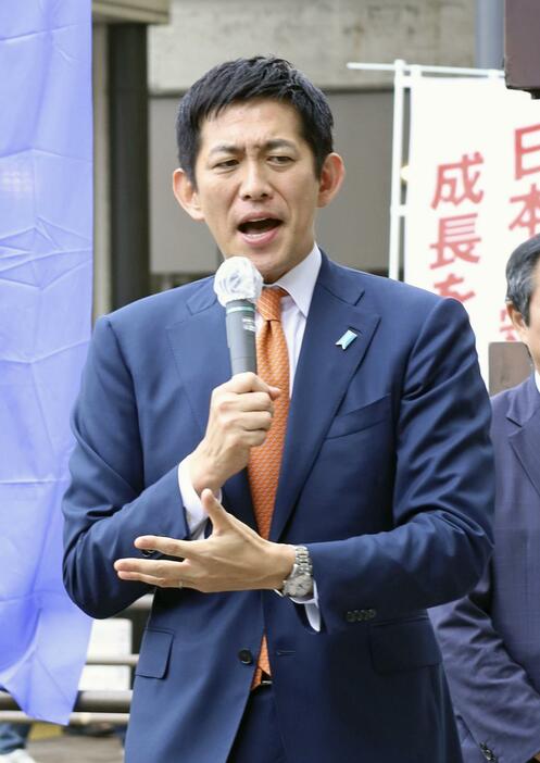 千葉市で街頭演説を行う自民党の小林元経済安保相＝16日午前