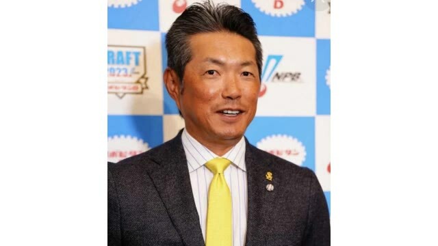 初出席のドラフト会議で1巡目指名を終え、取材に応じる小久保監督（2023年10月）