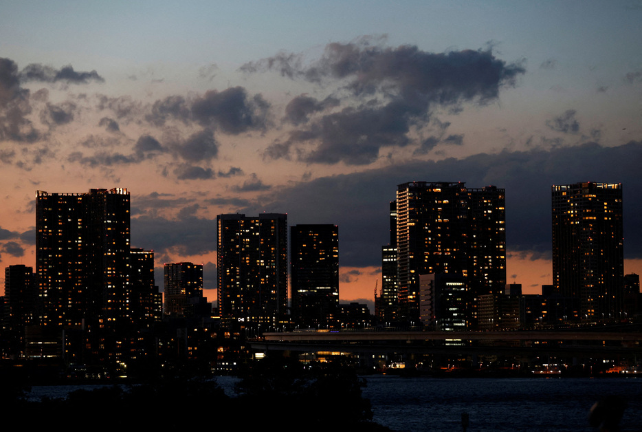 　１０月２９日、政府は１０月の月例経済報告で、景気の総括判断を９月から据え置き、「一部に足踏みが残るものの、緩やかに回復している」とした。都内で２０２３年１１月撮影（２０２４年　ロイター/Issei Kato）