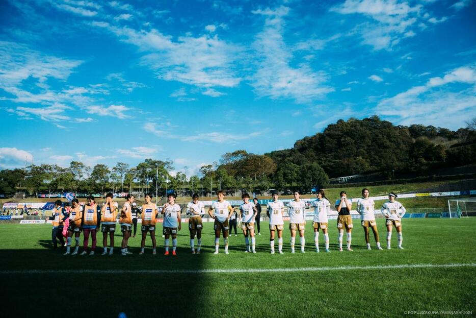 試合終了後の様子。（写真提供＝FCふじざくら山梨）