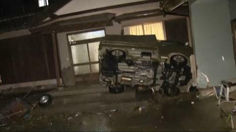 浜松市中央区で横転した車（午後9時頃）