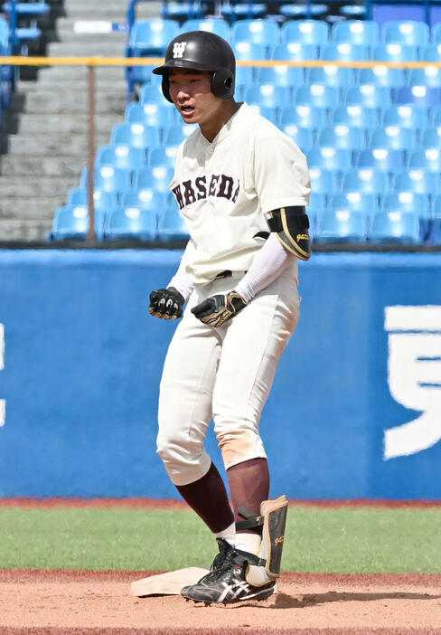 東京6大学野球春季リーグ戦　早大対立大　4回裏早大2死一、二塁　右翼線に勝ち越しの適時二塁打を放った山形秀（撮影・千葉一成）