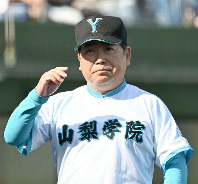 高校野球関東大会　山梨学院対東海大相模　山梨学院・吉田洸二監督（撮影・千葉一成）