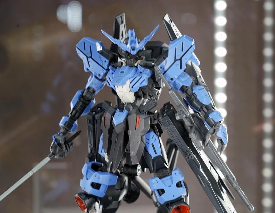 「機動戦士ガンダム 鉄血のオルフェンズ」のガンダムヴィダールのガンプラ「MG 1／100 ガンダムヴィダール」