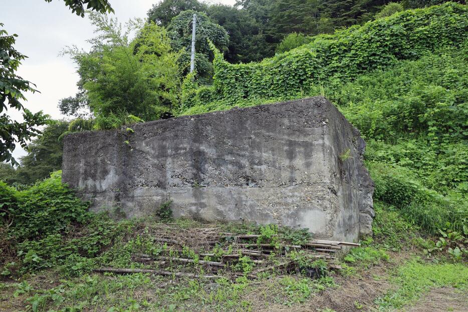 旧陸軍の「ニ号研究」で、ウラン選鉱で使う水をくみ上げたポンプ小屋の一部＝福島県石川町