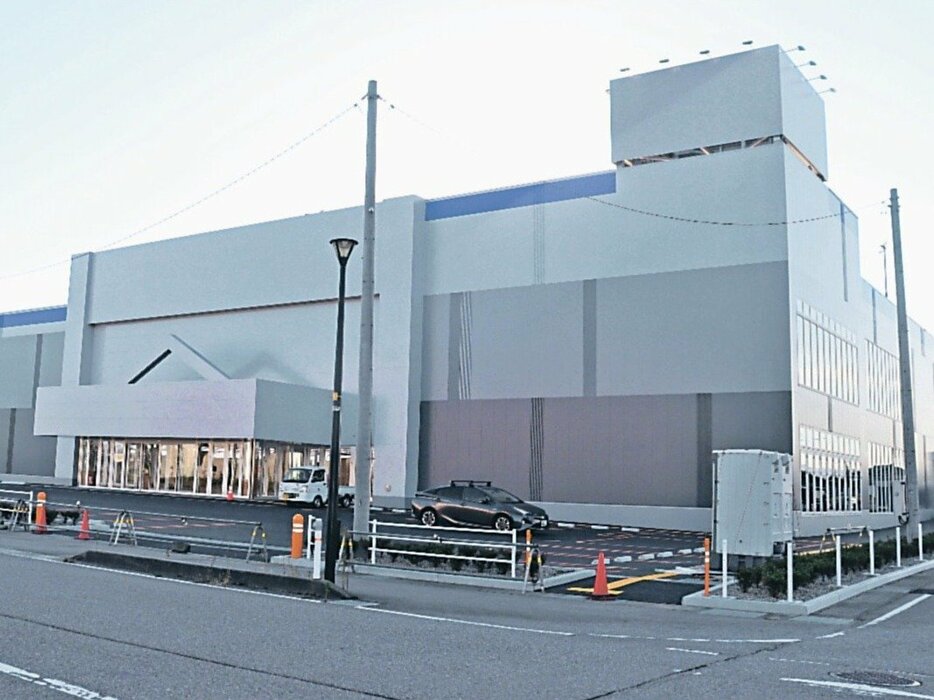 建設が進むヤマダデンキの新店舗＝高岡市下黒田