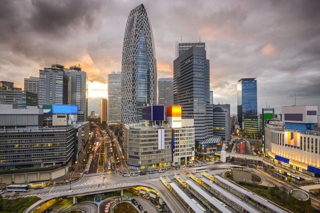 東京メトロをはじめさまざまな路線が乗り入れる新宿/photo by istock