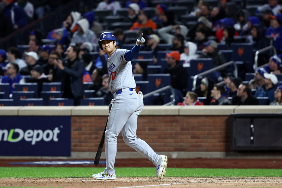 ＭＬＢは１６日、ナ・リーグの優勝決定シリーズ（７回戦制）第３戦を行い、大谷翔平選手（写真）と山本由伸投手の所属するドジャースは敵地で千賀滉大投手所属のメッツに８─０で圧勝した。（２０２４年　ロイター/USA TODAY Sports）