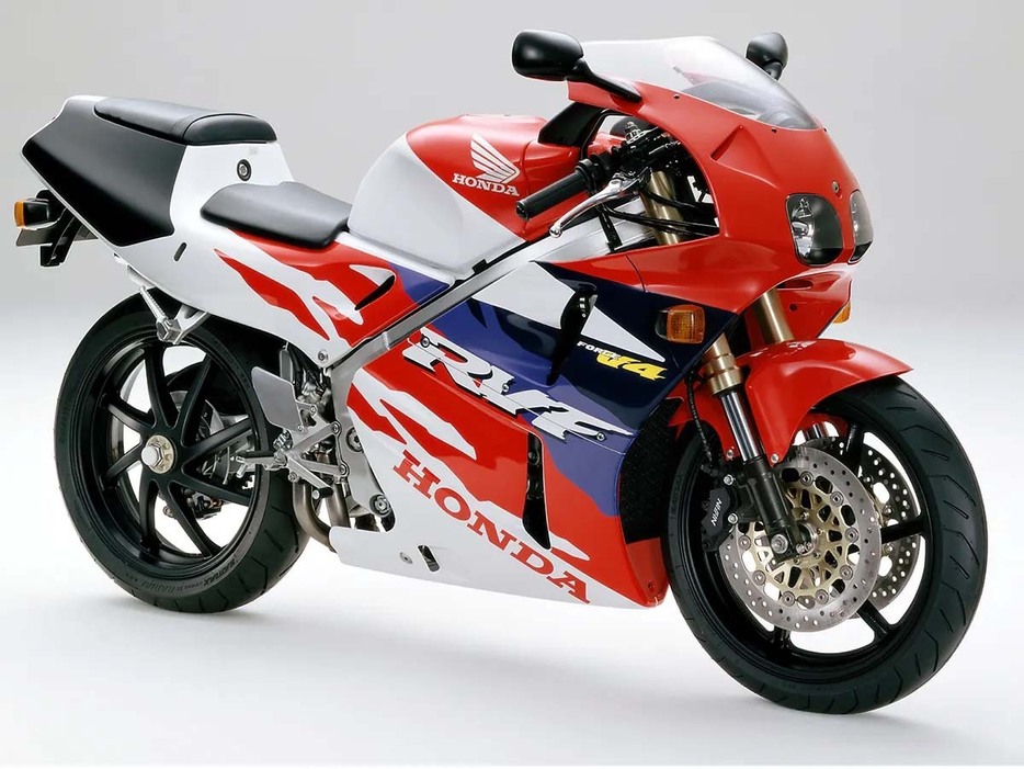 VFR400Rの後継となったのが、ホンダ最後の400ccV4エンジンを搭載したRVF。サーキットでは活躍できなかったが、ホンダ400ccV4の集大成と言えるモデルであった。