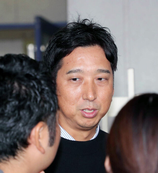 試合を終え取材に応じる藤川球児新監督（カメラ・谷口　健二）