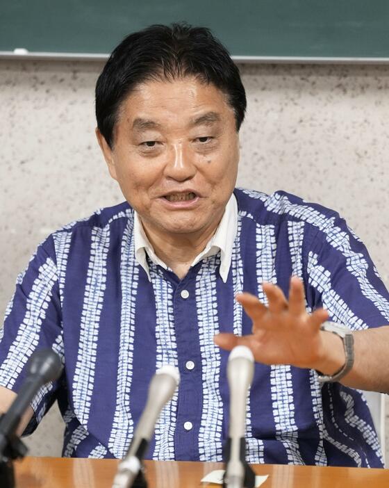 衆院選への出馬を表明し、記者会見する名古屋市の河村たかし市長＝1日午後、名古屋市役所