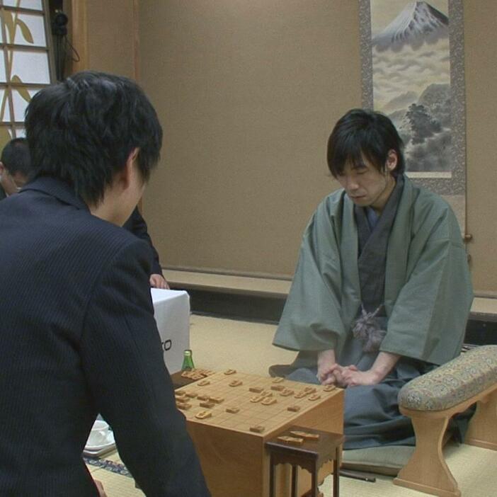 第2回将棋電王戦第2局でコンピューターソフトに敗れた佐藤慎一六段（当時は四段）