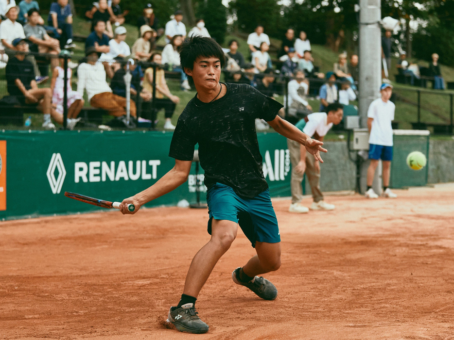 「Roland-Garros Junior Series By Renault アジア大会」（東京・第一生命相娯園テニスコート）で決勝進出を決めた川西飛生（湘南工科大学附属高校）（©FFT）